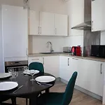 Bright 1br In The Heart Of Old Place Nationale Apartment