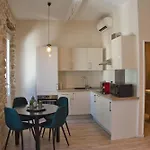 Bright 1br In The Heart Of Old Place Nationale *