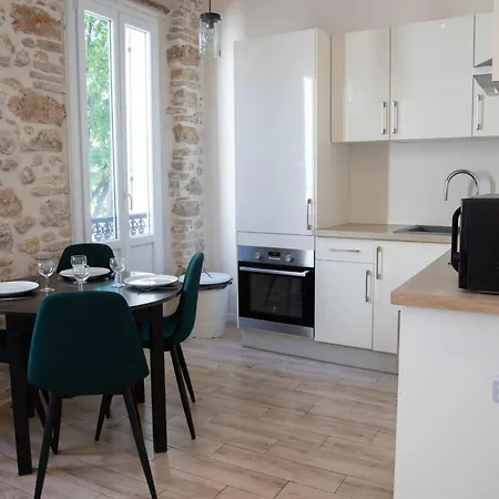 Apartment Bright 1br In The Heart Of Old Place Nationale Antibes