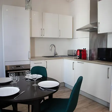 Bright 1br In The Heart Of Old Place Nationale Apartment