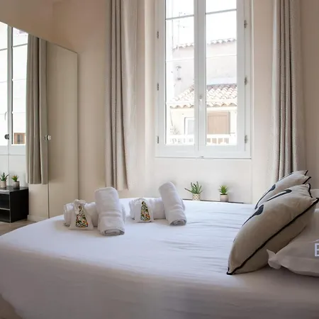 Apartment Bright 1br In The Heart Of Old Place Nationale *