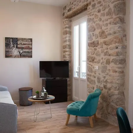 Bright 1br In The Heart Of Old Place Nationale *