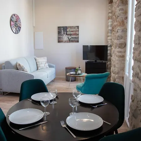Bright 1br In The Heart Of Old Place Nationale
