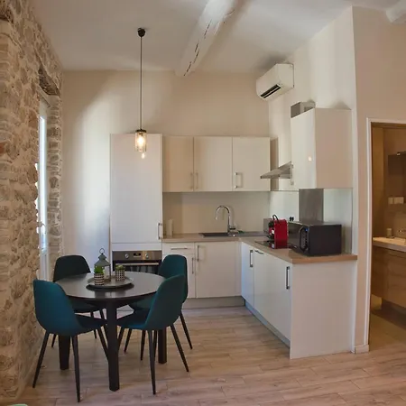 Bright 1br In The Heart Of Old Place Nationale
