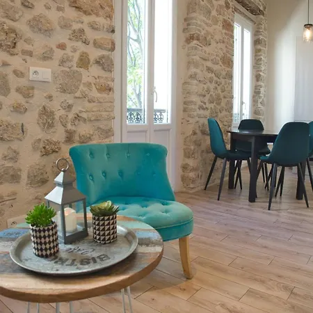 Bright 1br In The Heart Of Old Place Nationale