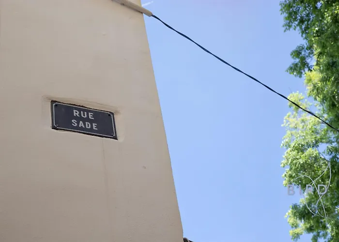 Bright 1br In The Heart Of Old Place Nationale 公寓