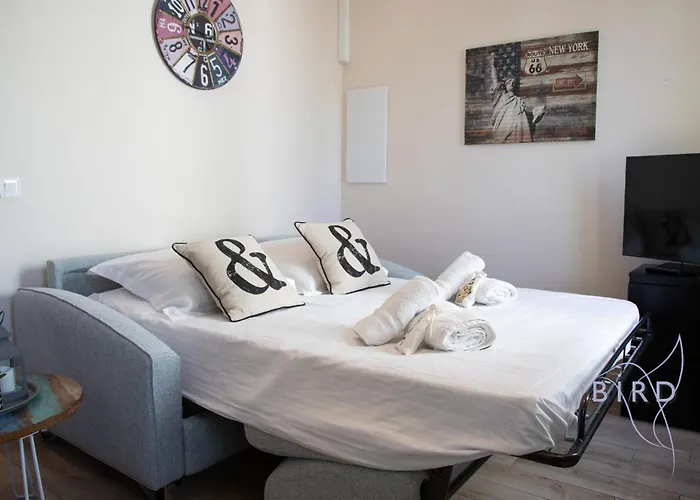 Bright 1br In The Heart Of Old Place Nationale *