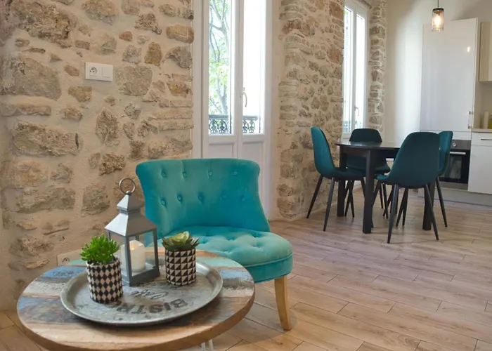 Daire Bright 1br In The Heart Of Old Place Nationale