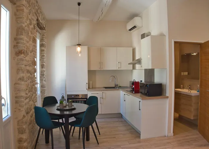 Bright 1br In The Heart Of Old Place Nationale *